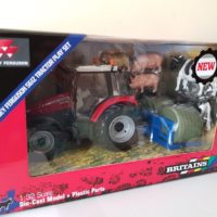 Britains Massey Ferguson 5612 Tractor Playset 1/32 scale